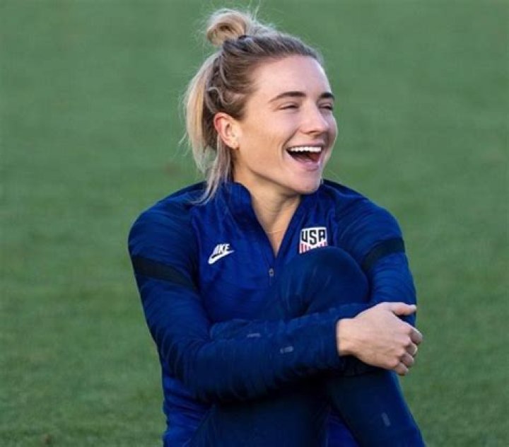 USWNT Player Kristie Mewis Salary, Net Worth, Partner, Sam Kerr, Stats, College, Career Stats, Parents, Family, Instagram