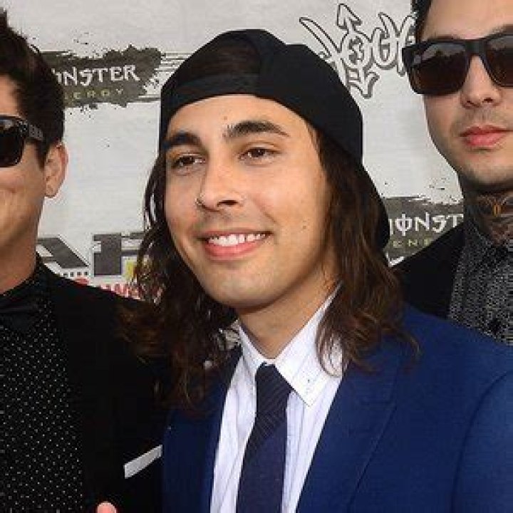 Vic Fuentes - Bio, Age, net worth, height, Wiki, Facts and Family
