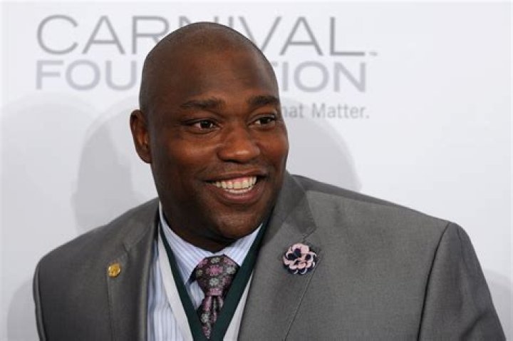 Warren Sapp Net Worth | Celebrity Net Worth