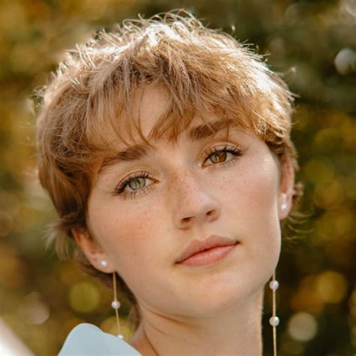 Whitney Hanson - Bio, Age, Wiki, Facts and Family