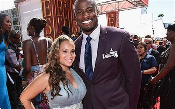 Who is Akbar Gbaja-Biamila Dating Now?