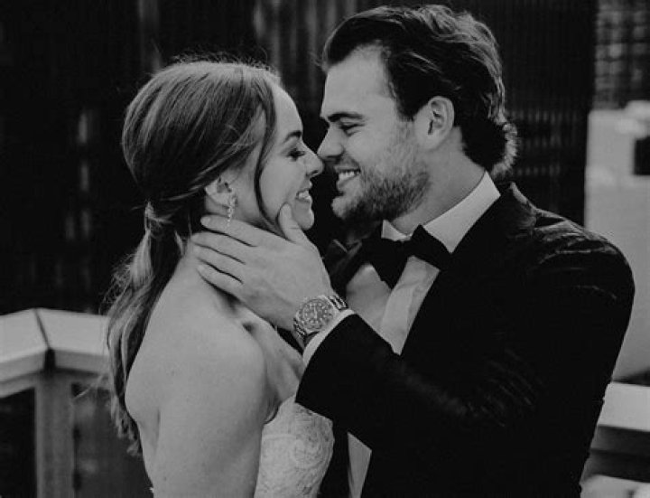 Who is Alex DeBrincat Dating Now?