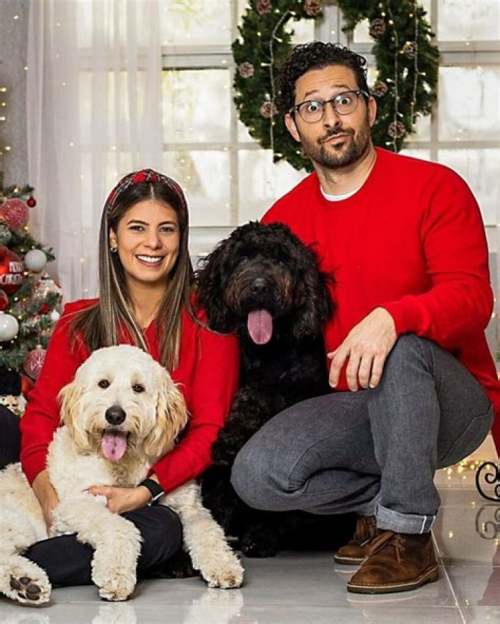 Who is Andres de Oliveira Dating Now?