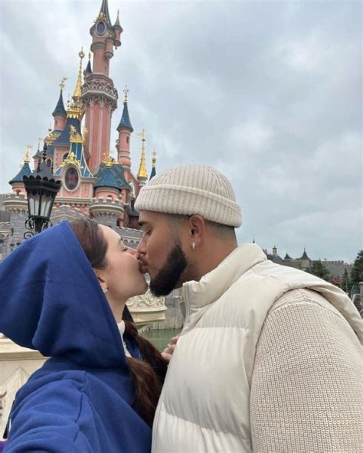 Who is Anna Thomson Dating Now?