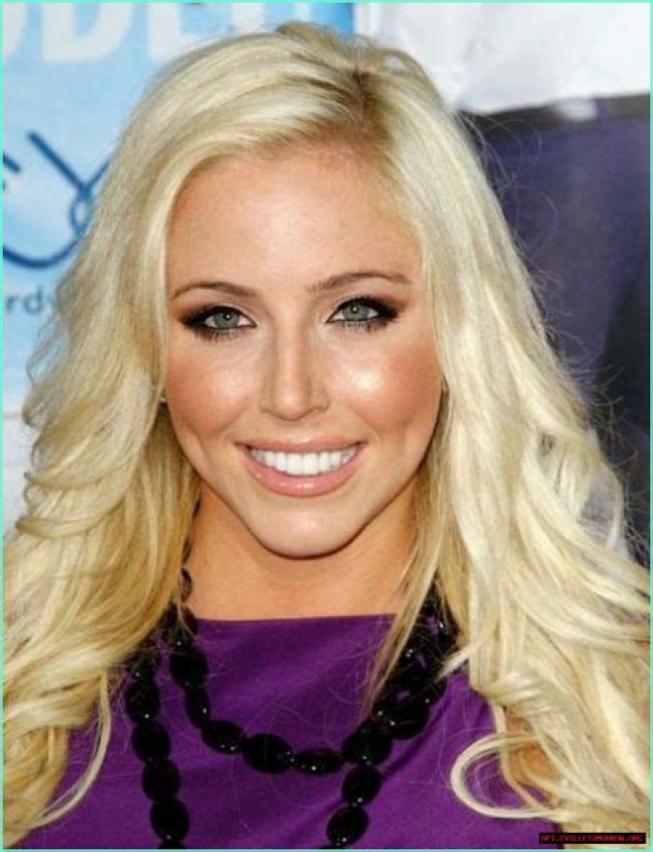 Who is Casey Reinhardt Dating Now?