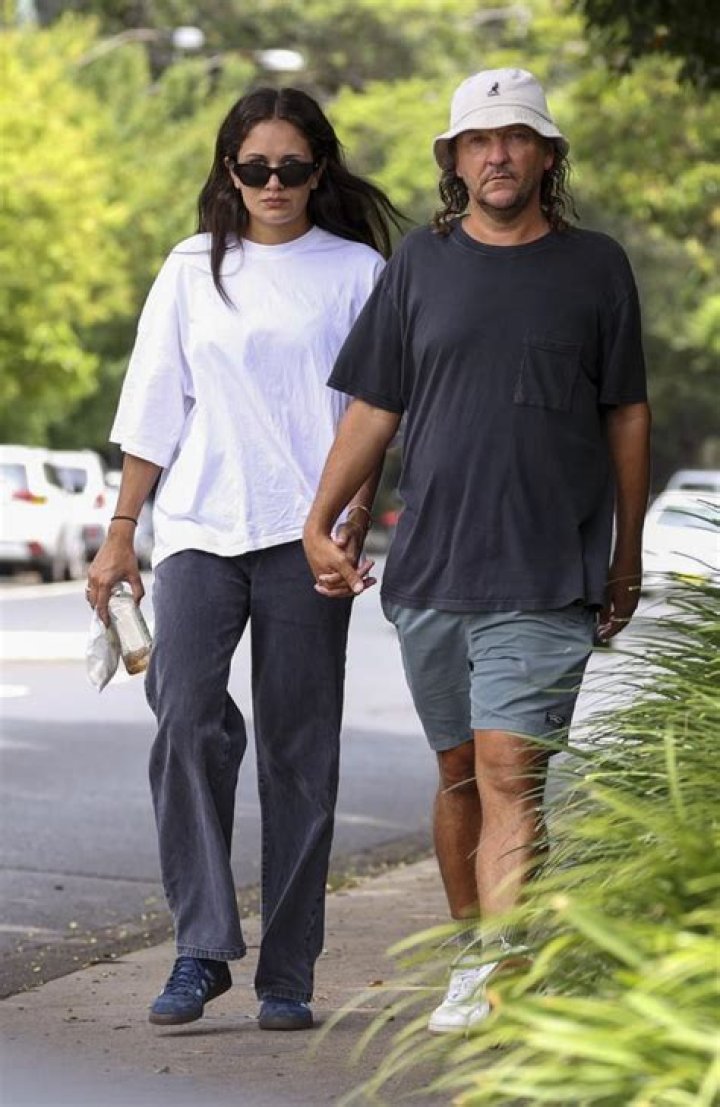 Who is Chris Lilley Dating Now