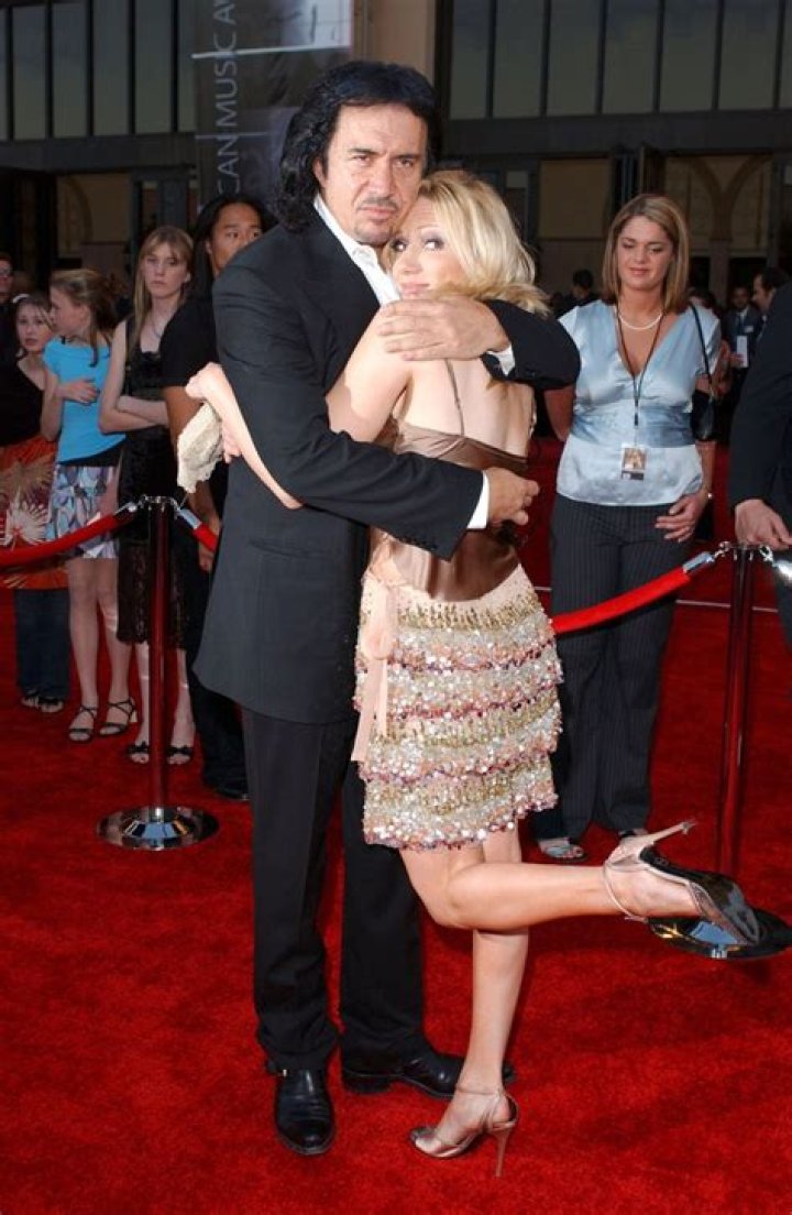 Who is Deborah Gibson Dating Now?