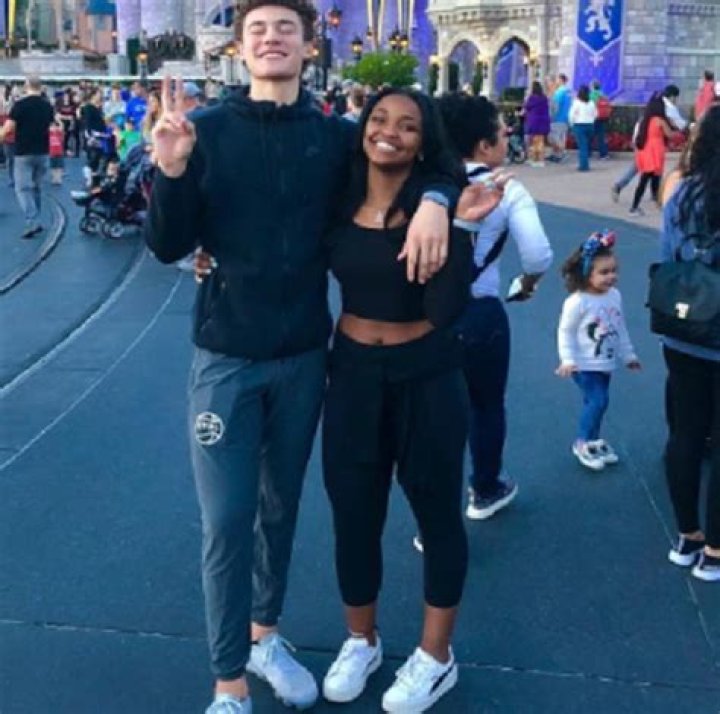 Who Is Devin Askew Dating? Girlfriend Name Revealed. Salary, Playing Career, Birth Date, Age, Height,