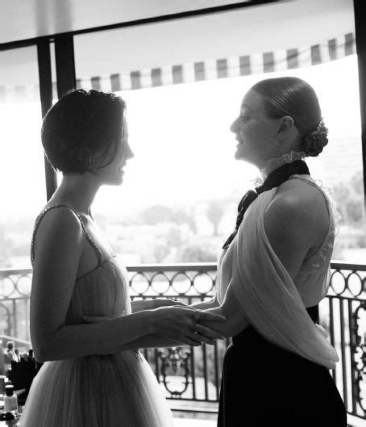 Who is Ella Hunt Dating Now