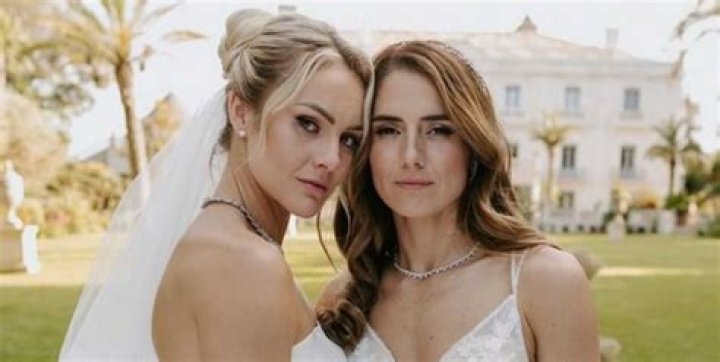 Who is Ellie Carpenter Dating Now