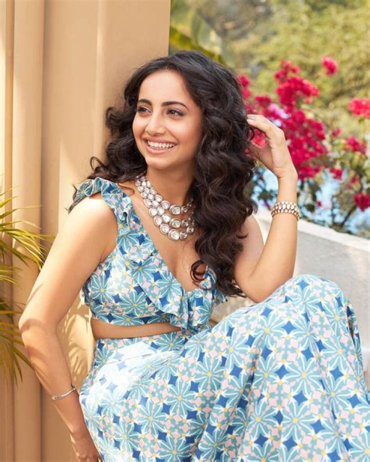 Who is Jain Dating Now