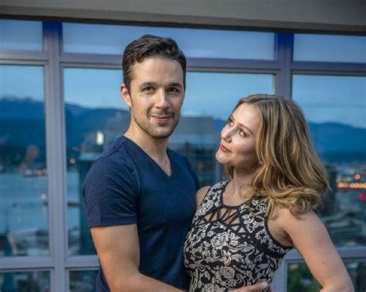 Who is Julianna Guill Dating Now