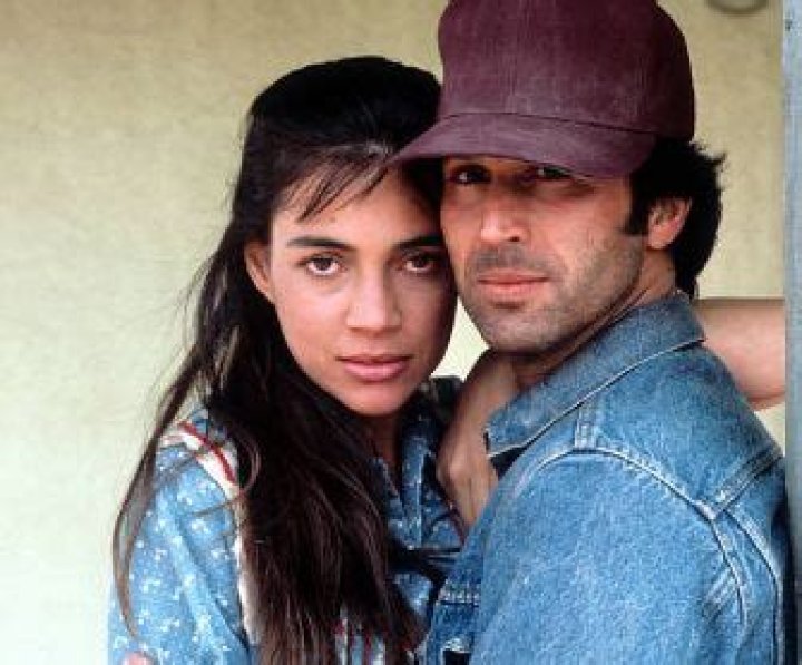 Who is Julie Carmen Dating Now?