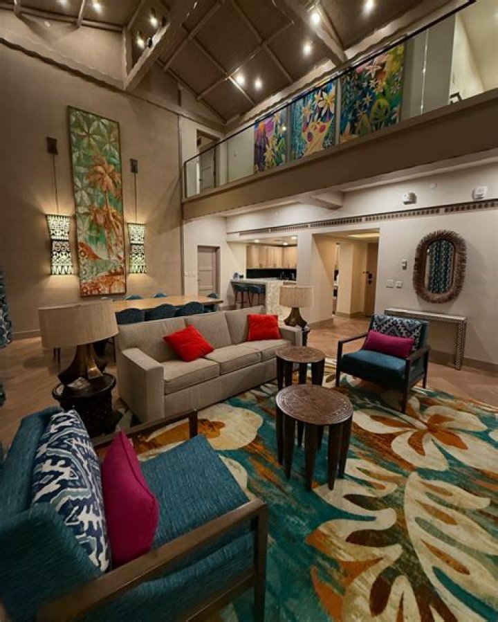 Who is Justin Scarred Dating Now