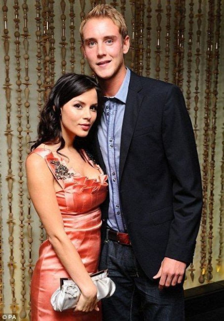 Who is Kacey Barnfield Dating Now?