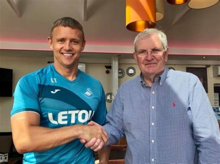 Who is Lee Trundle Dating Now?