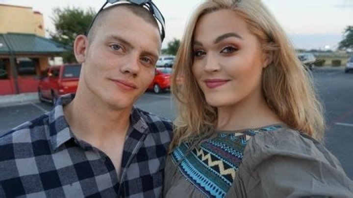 Who is Loey Lane Dating Now