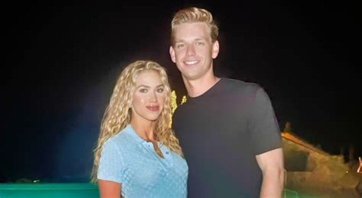 Who is Mark Hunt Dating Now