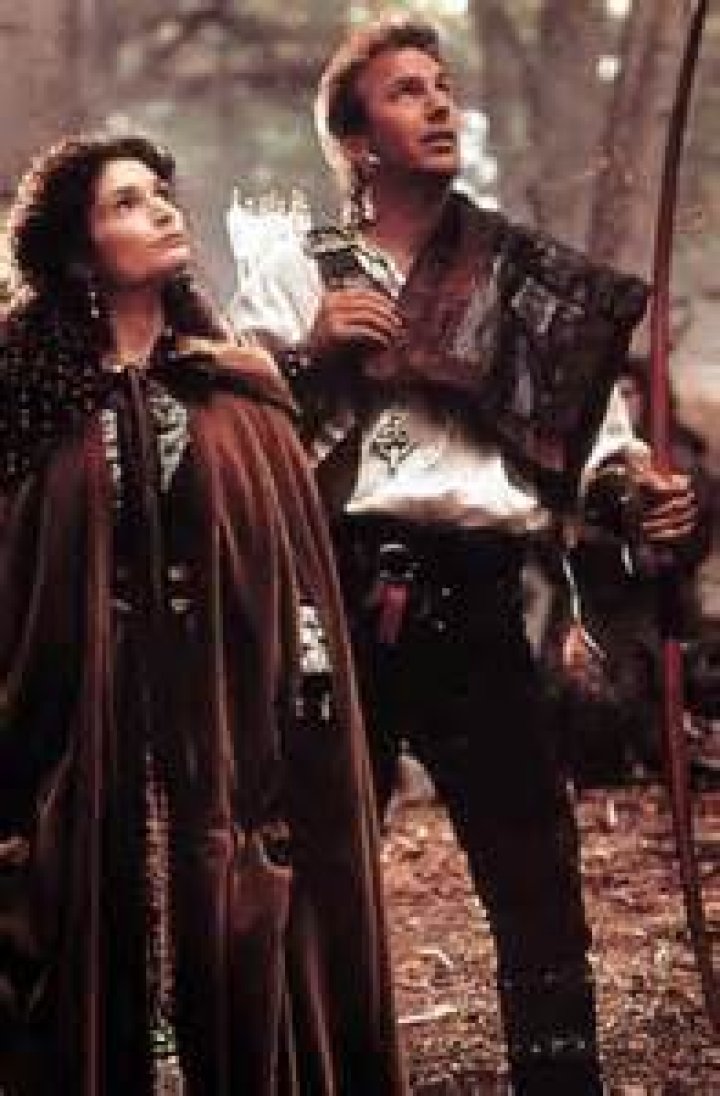 Who is Mary Elizabeth Mastrantonio Dating Now?