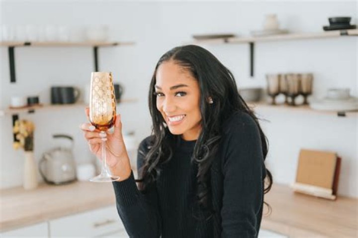 Who is Niche Caldwell Dating Now?