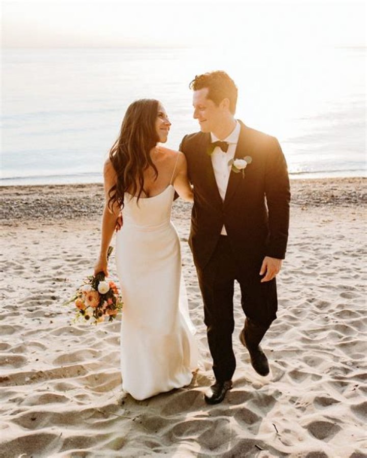 Who is Noah Reid Dating Now