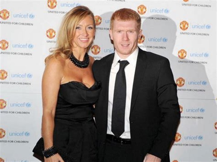 Who is Paul Scholes Dating Now