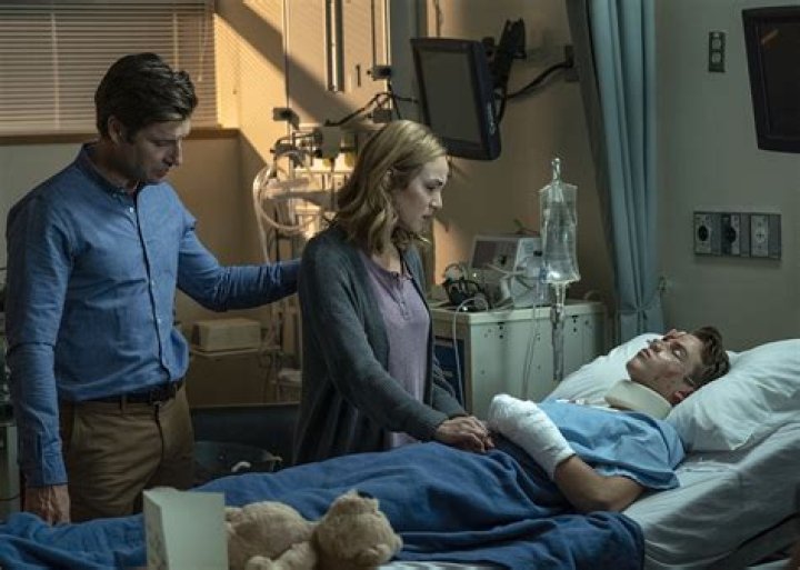 Who is Sam Ashe Arnold Dating Now?