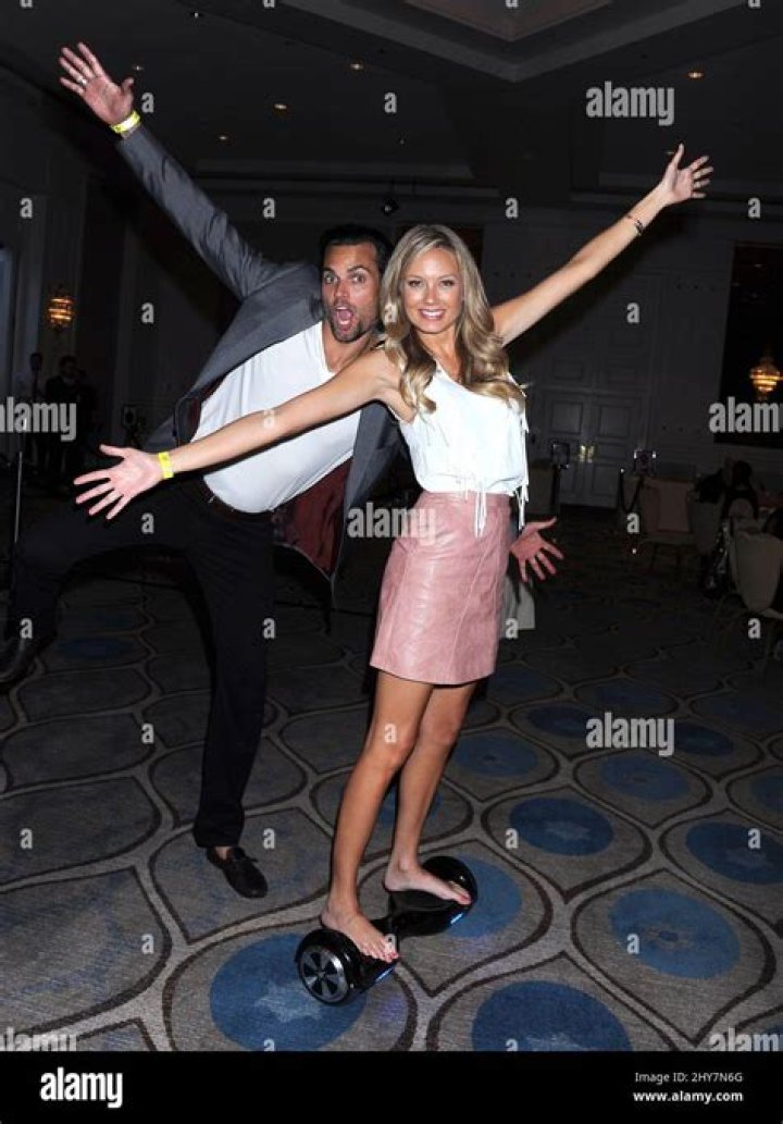 Who is Scott Elrod Dating Now