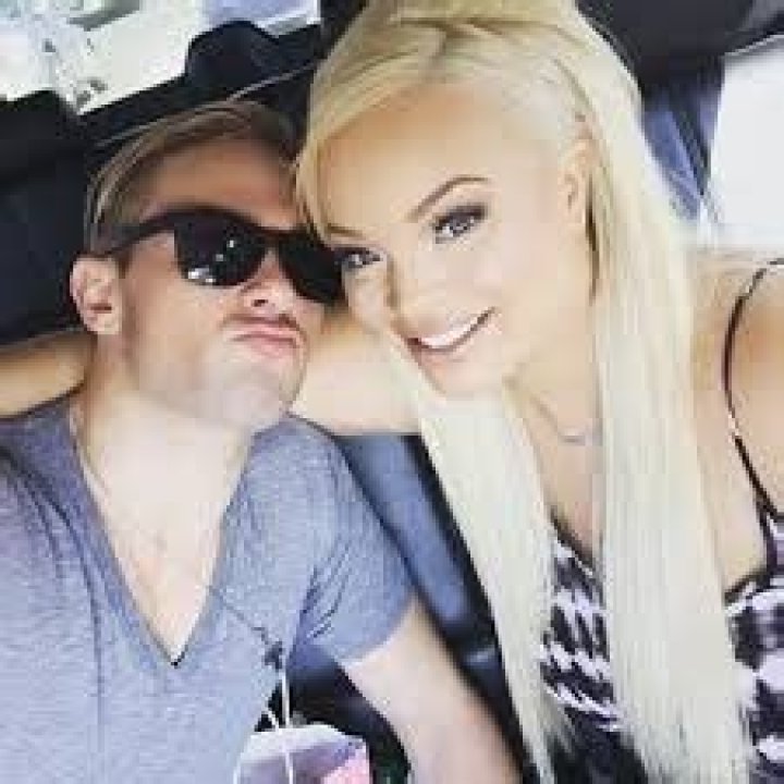 Who is Sean Van Der Wilt Dating Now?