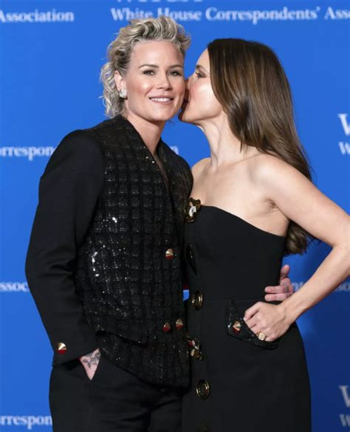 Who is Sophia Bush Dating Now?