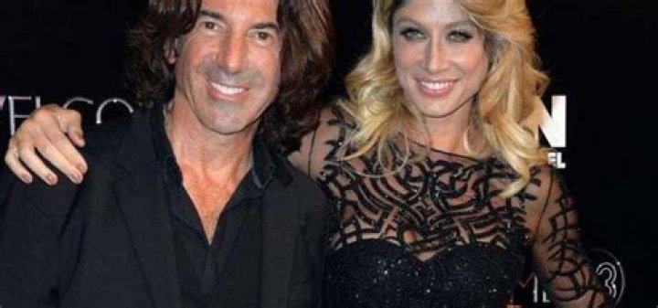 Who is Stef Burns Dating Now?