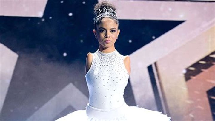 Who Is Vitoria Bueno? About The Dancer On ‘AGT’ Born Without Arms – Hollywood Life