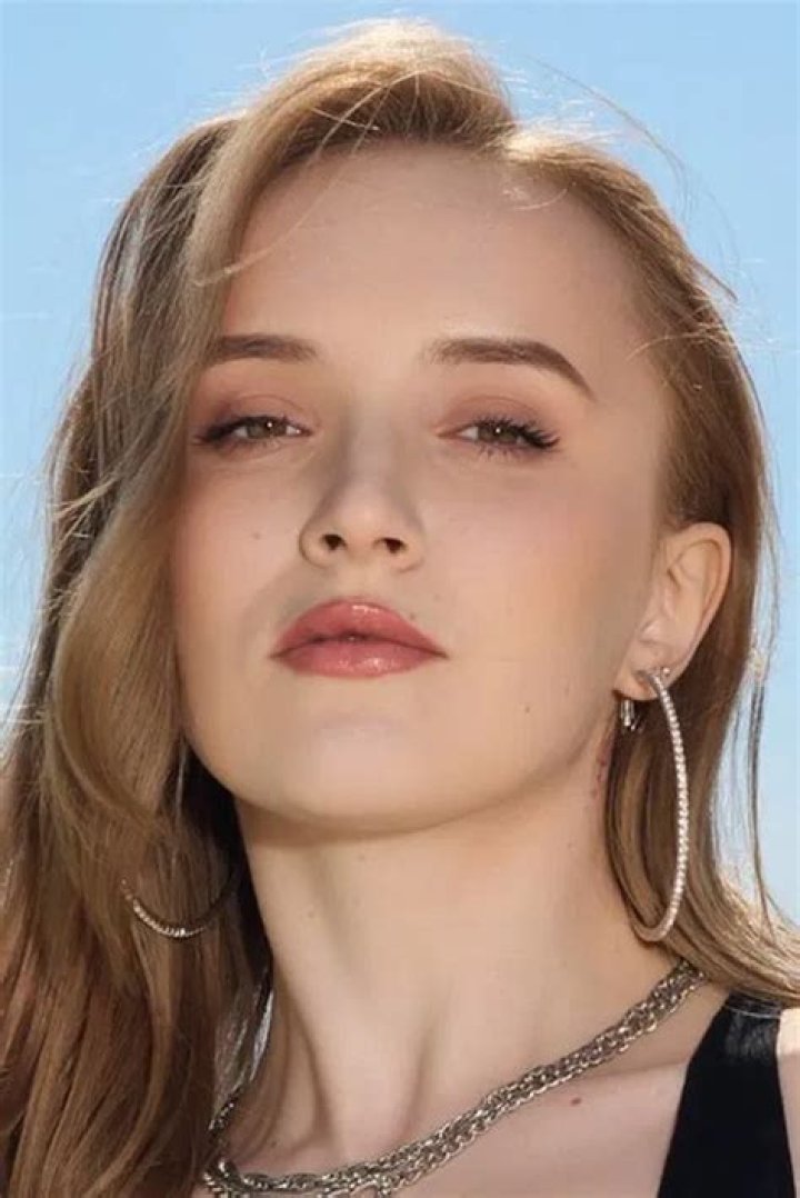 Xixi Yang - Bio, Age, Wiki, Facts and Family