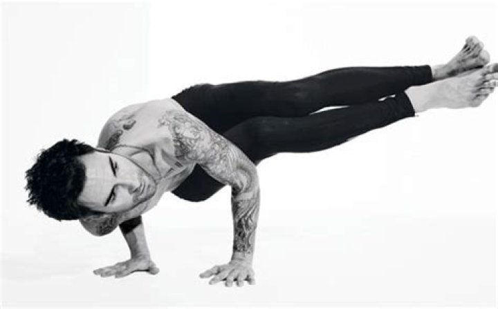 Yoga : The Fitness Secret of Adam Levine